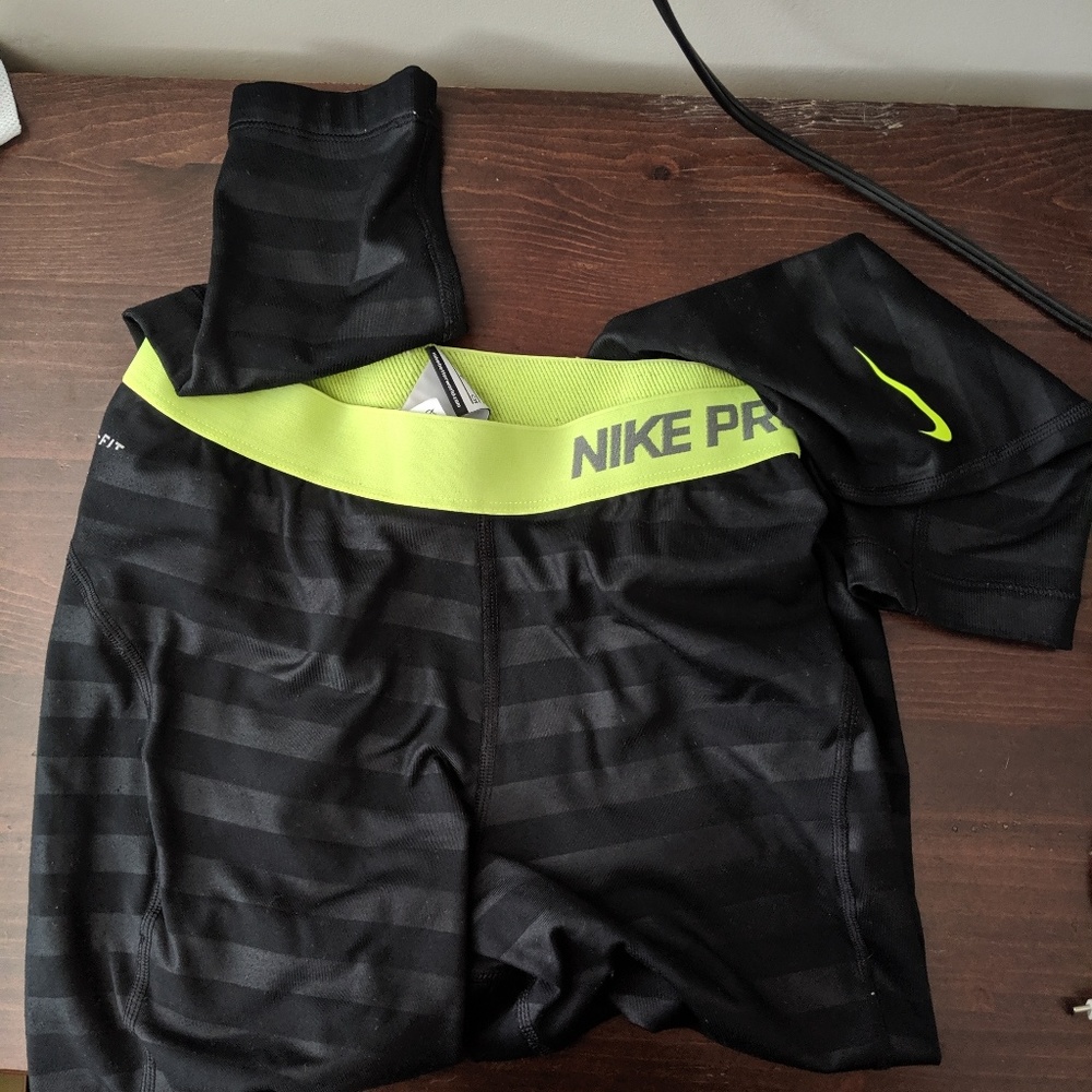 Nike pro ankle leggings
